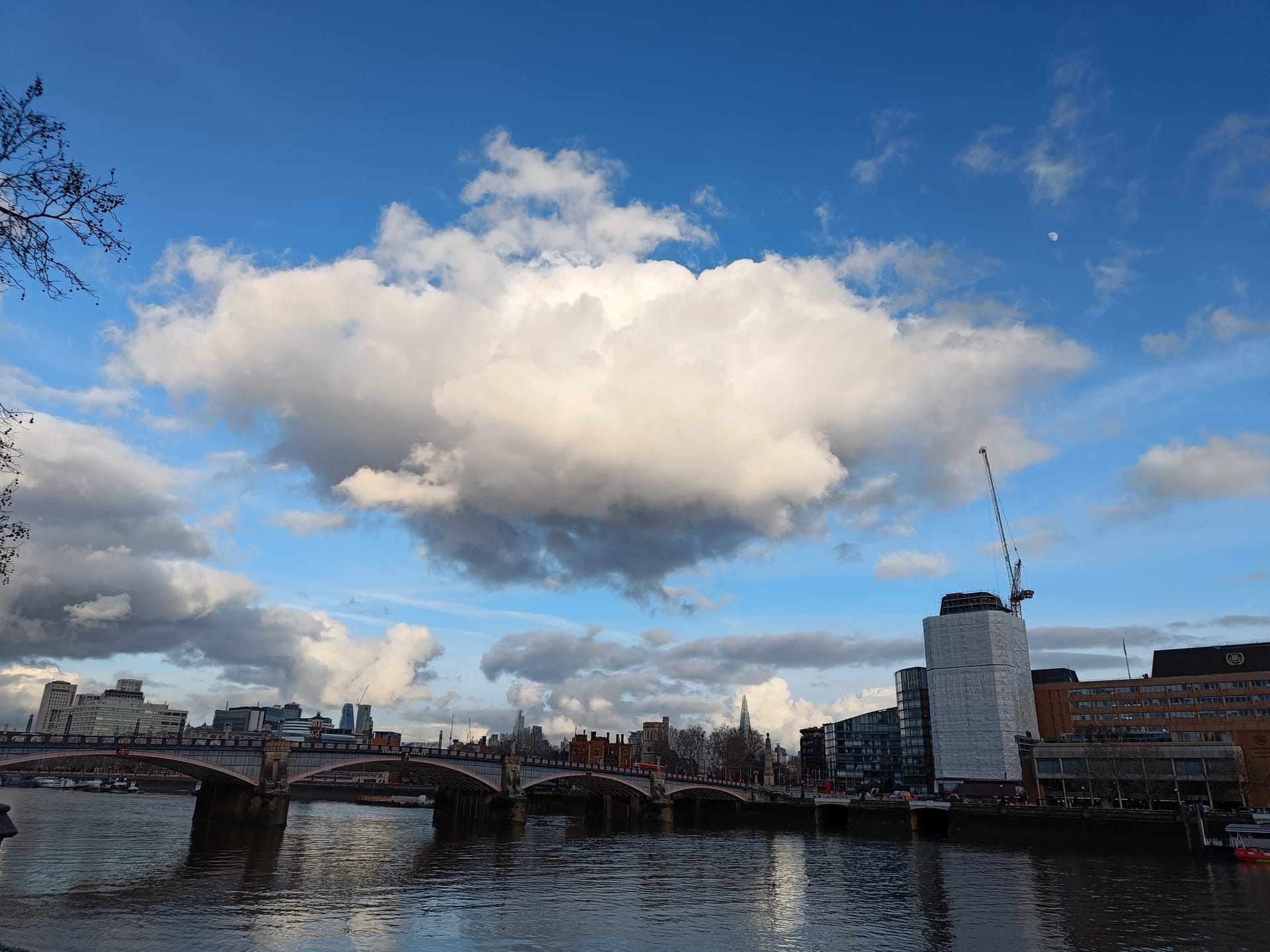余韻、散策、雲と鳥たち